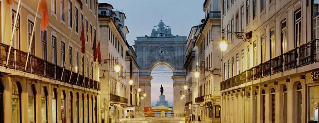 street lights in lisbon