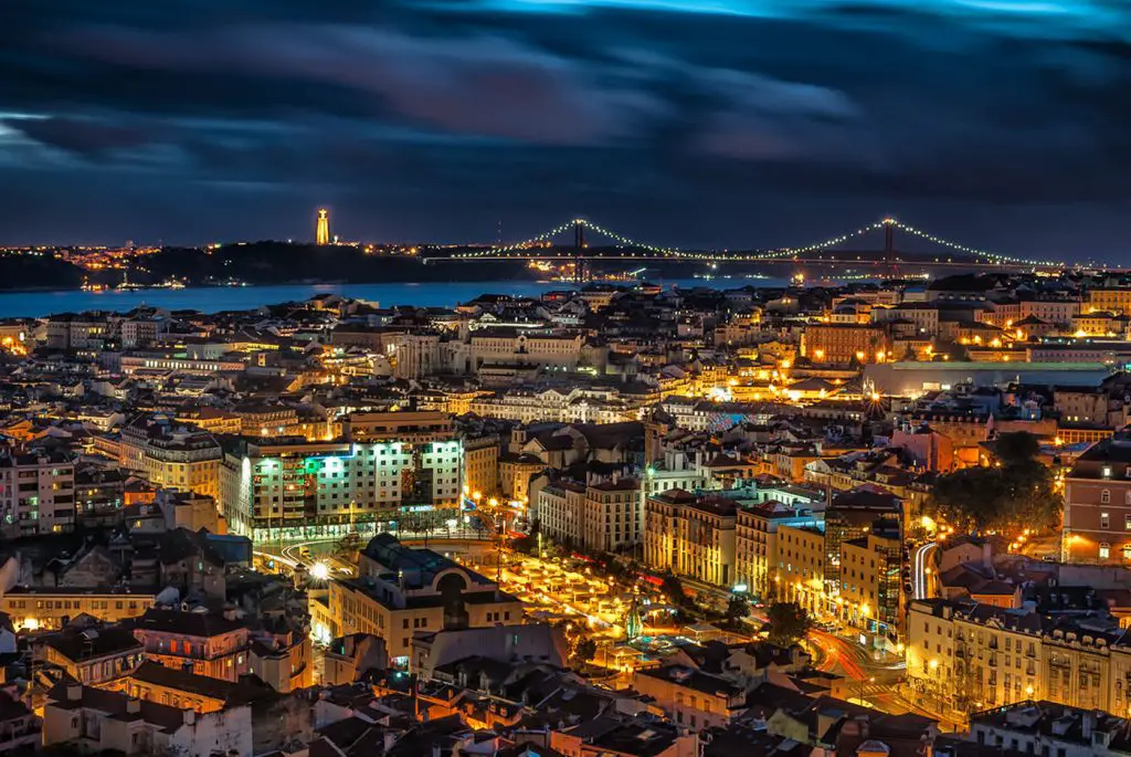 lisbon at night